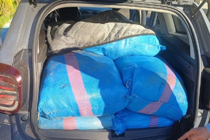 مطاردة هوليودية بسيدي علال التازي تنتهي بحجز نصف طن من المخدرات