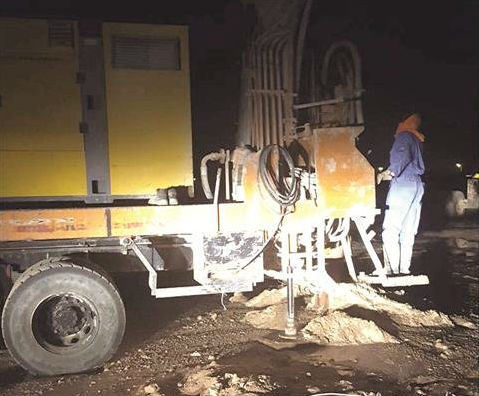 تحت جنح الظلام..ساكنة ايت بلقاسم بإيموزار كندر تشتكي من أشغال حفر بئر عشوائي داخل ضيعة فلاحية في ملكية مستشار جماعي