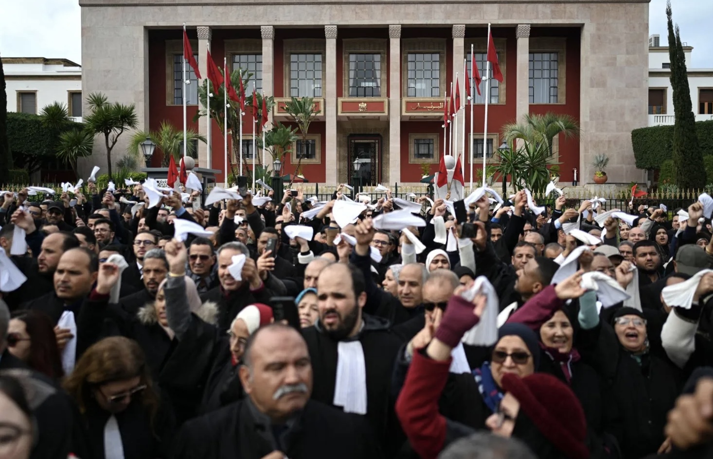 جمعية هيئات المحامين تصعّد احتجاجاتها ضد وهبي وتعلن استمرار شلل المحاكم إلى أجل غير مسمى