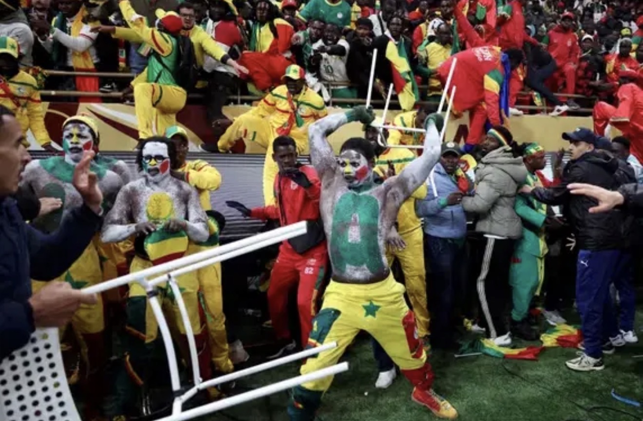 مديرية الأمن الوطني تنفي تسجيل حالة وفاة إثر اعتداء جماهير سنغالية في ملعب الرباط