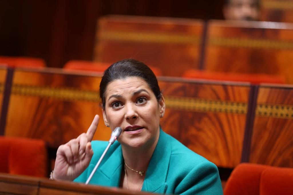 المنصوري: "لا مجال لمقارنة" إعادة الإيواء ببناء ملاعب المونديال… والوزارة تكشف حصيلة السكن غير اللائق