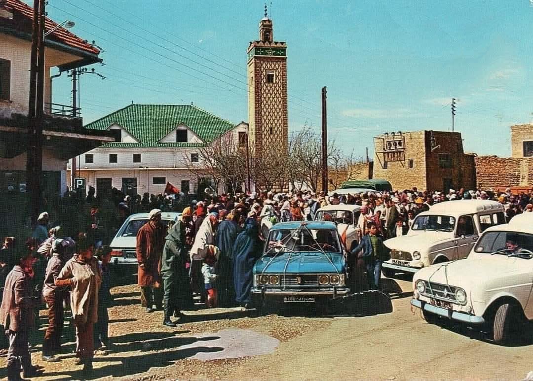 صورة للزمن الغابر لمركز مدينة إيموزار كندر