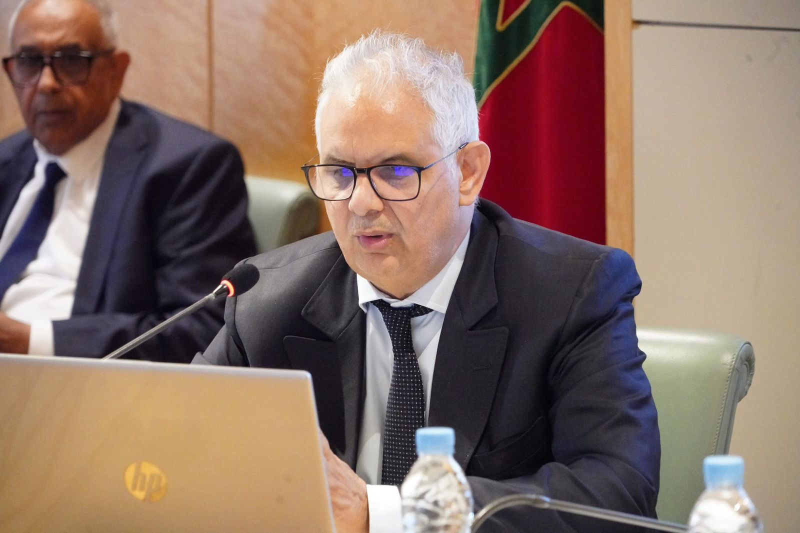 برلمانيو المعارضة يحذرون من عودة مشهد حمل الماء على الأكتاف في  مغرب 2025