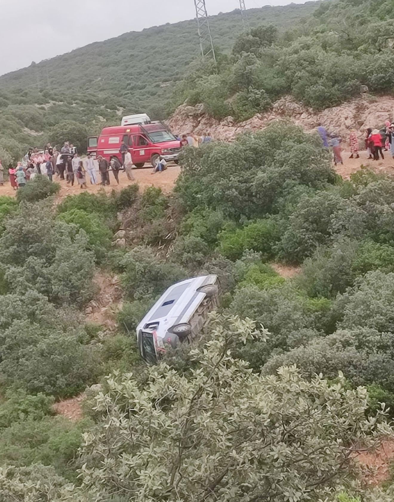 إيموزار كندر.. انقلاب حافلة نقل مستخدمين بضيعة فلاحية  تُخلف إصابة متفاوتة الخطورة