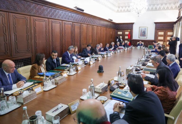 المجلس الحكومي ليوم 8 يناير… تعيينات تنهي فراغ التكوين المهني ومشروع قانون المحاماة يشعل غضب المحامين