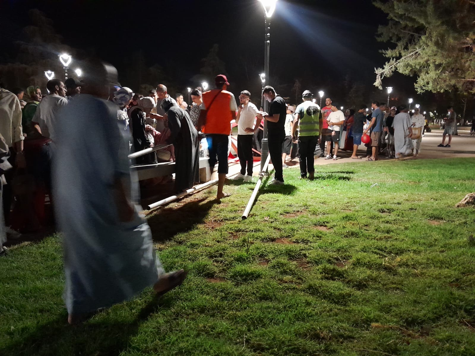 إيموزار كندر..سقوط أعمدة العلم الوطني في حديقة الحسن الثاني بإيموزار كندر يُصيب امرأة وطفلة